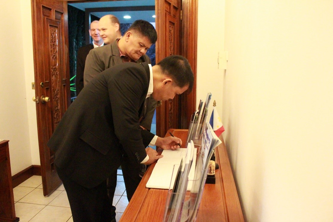 Canberra.Welcomes. Delegates2. Rolando Legaspi