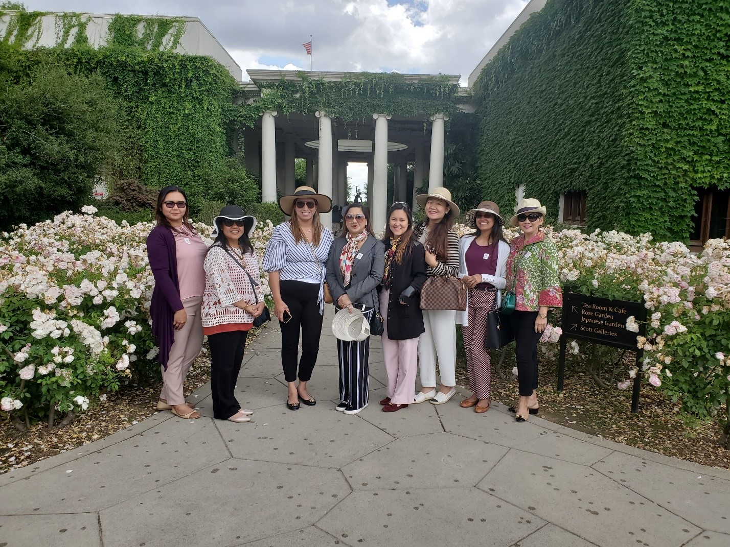 Los Angeles.Women.Circle.1.jpg