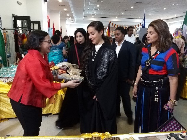 Manama.Belinda.Ver.Bazaar.2.jpg