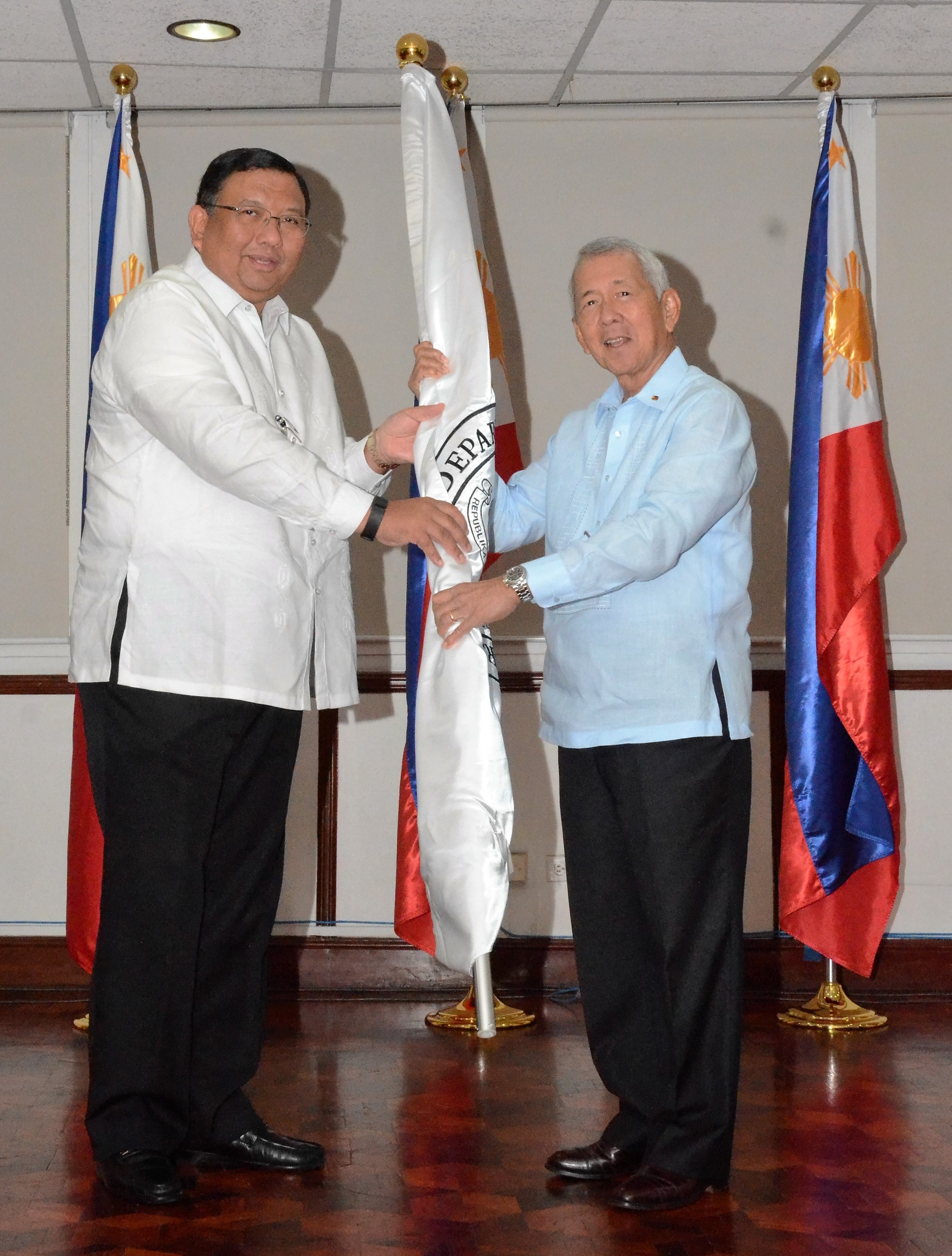 DFA Turnover of Sec. Almendras to Sec. Yasay