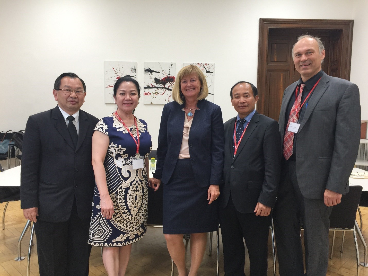 Vienna PHL Ambassador pitches for University placements for Filipino students