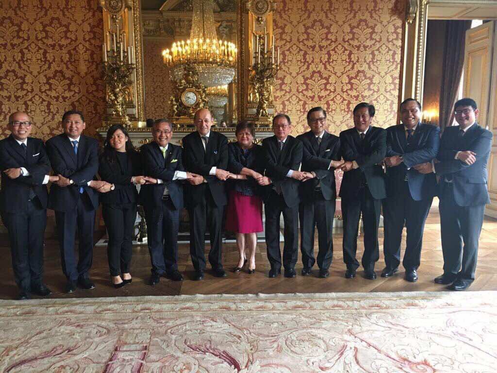 Paris French Envoys