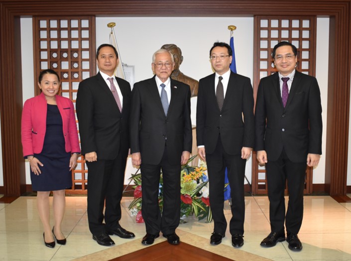 Tokyo Honorary Consul 1