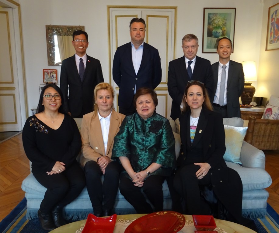 PARIS HONORARY CONSULS 1