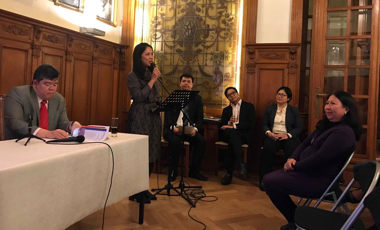 BRUSSELS WOMEN 1