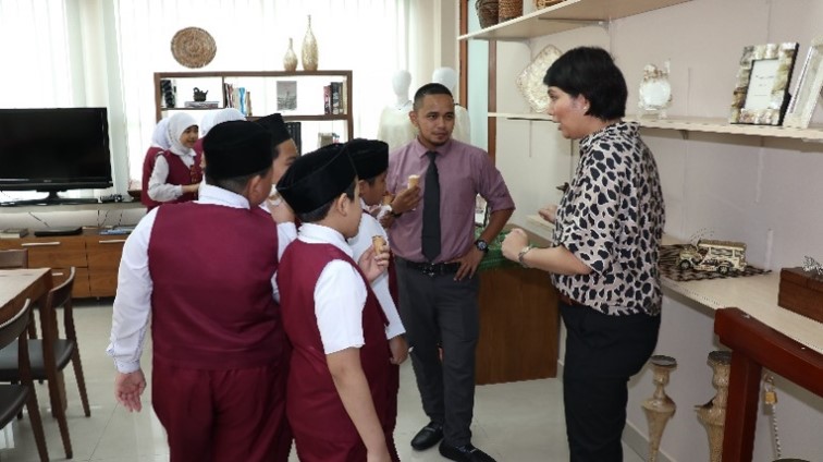 Brunei PE Young Students 03
