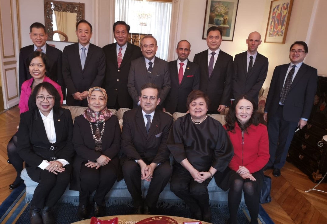 PARIS LUNCHEON 1