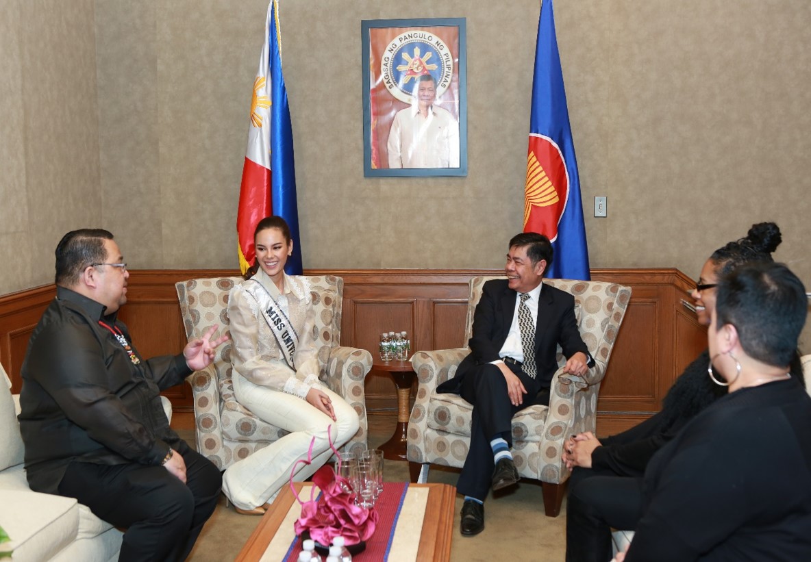 NY CATRIONA GRAY 1