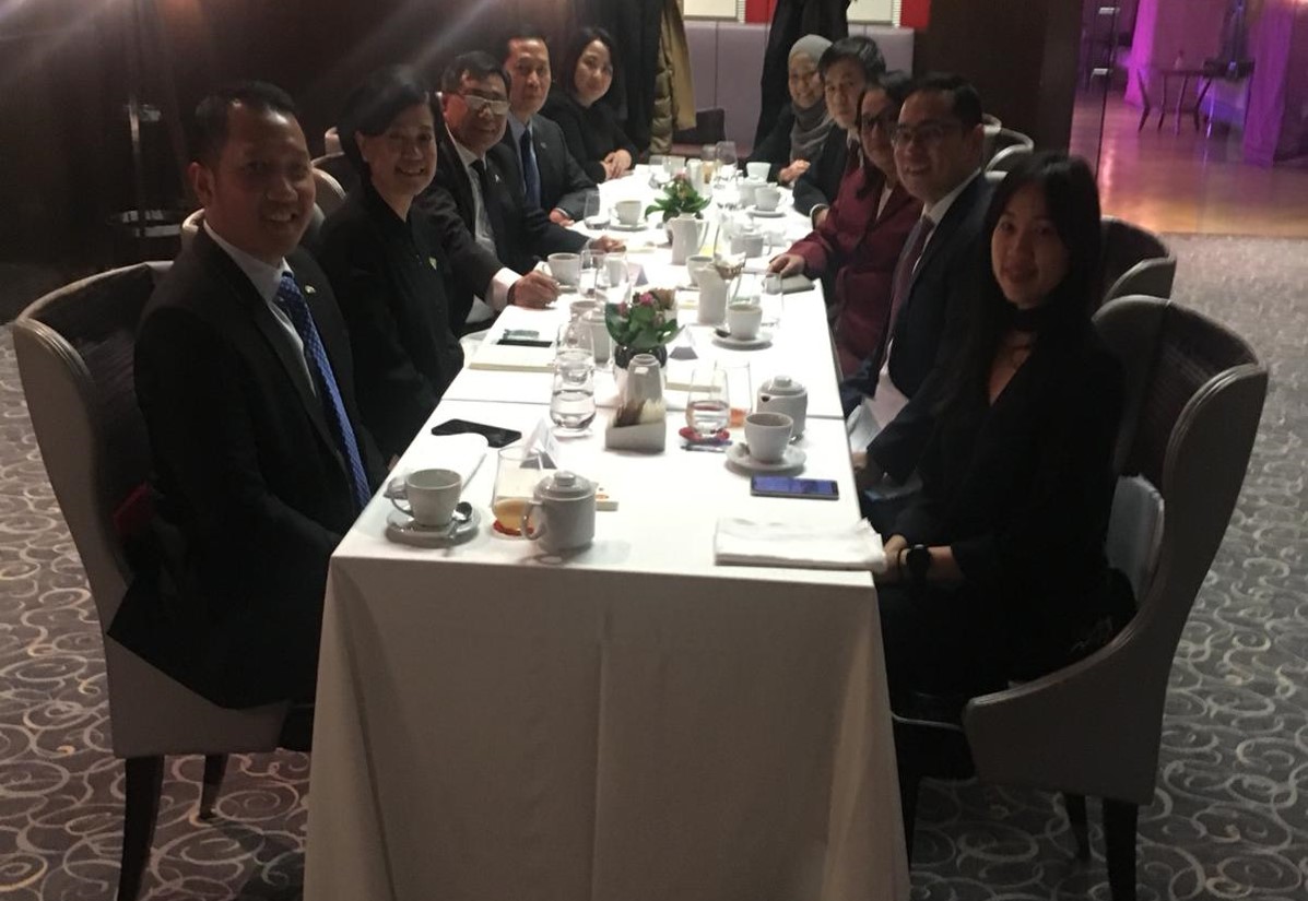 PRAGUE ASEAN CHAIR 4