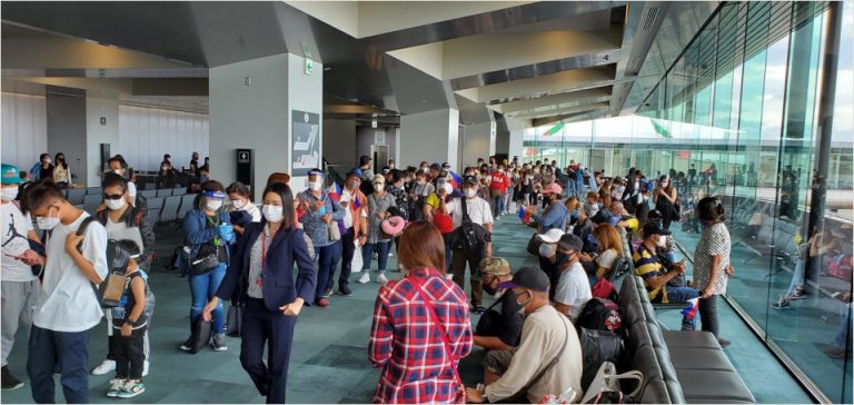 815 Filipinos Fly Home to PH 3