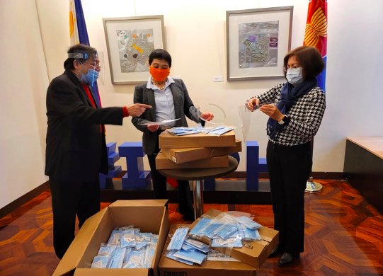 PH Consul General to New York Receives PPE Donation 1