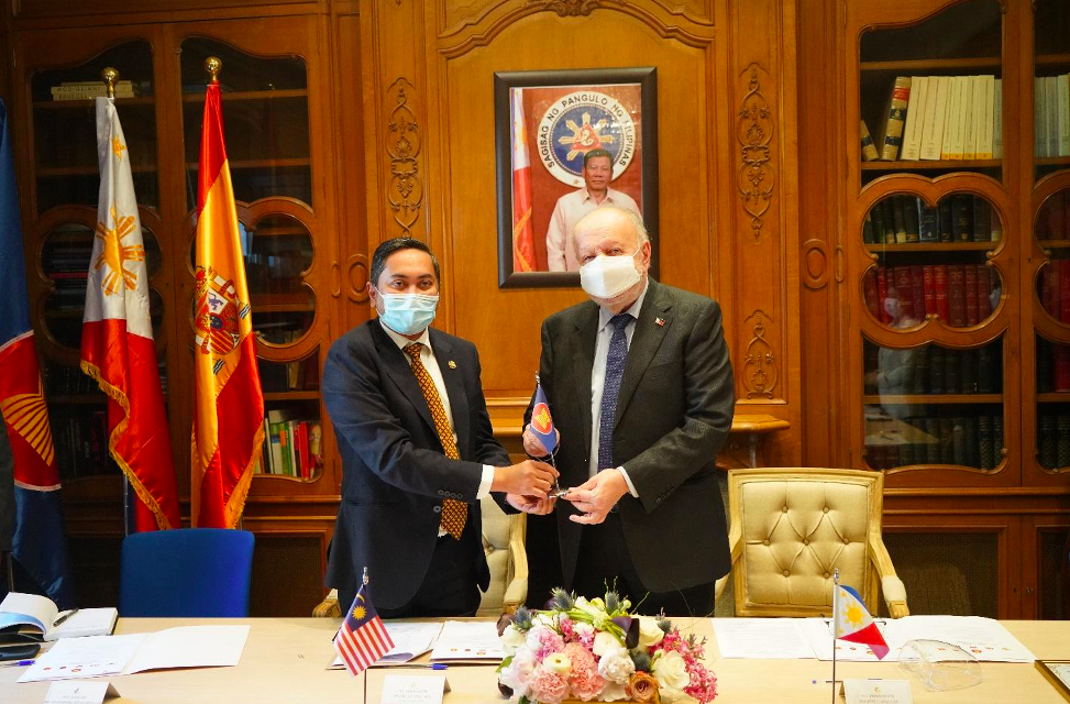 Chairmanship of ASEAN Committee in Madrid 1