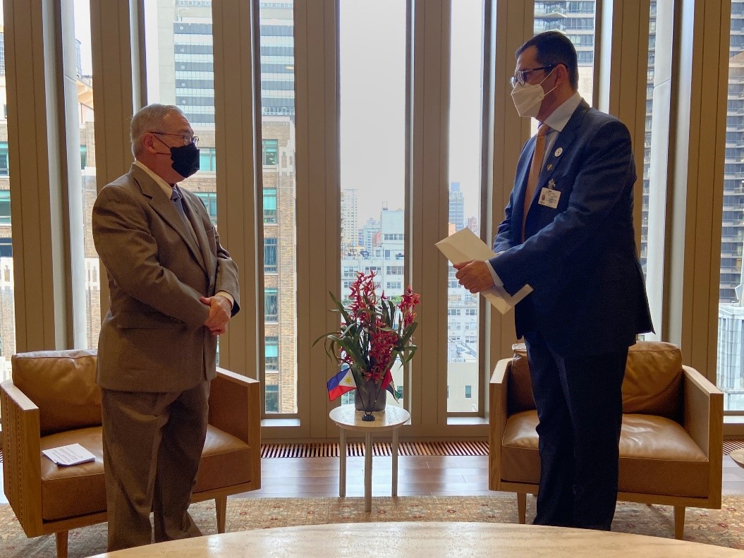SFA Locsin with UAE MInister of INdustry and Adanced Tech Sulatan Al Jaber on Climate Change UNGA