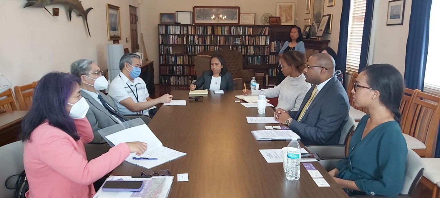 Amb. robles meets with Bermudian Labor and Econ Minister