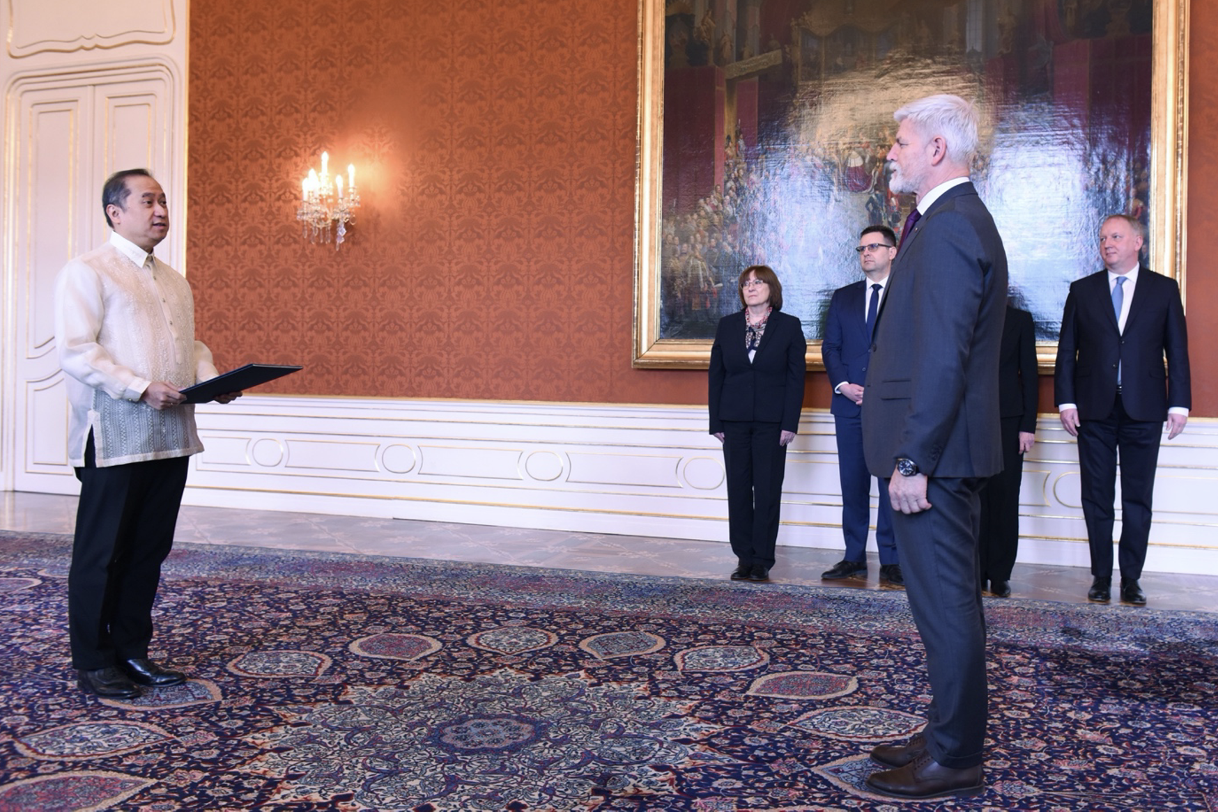 Meñez Presents Credentials 1