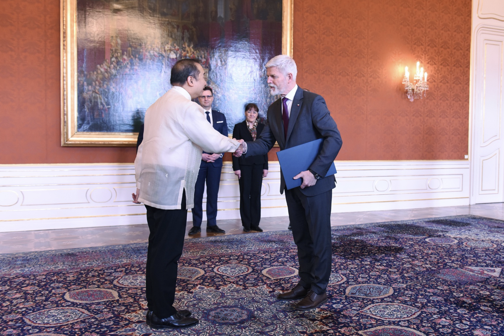 Meñez Presents Credentials 2