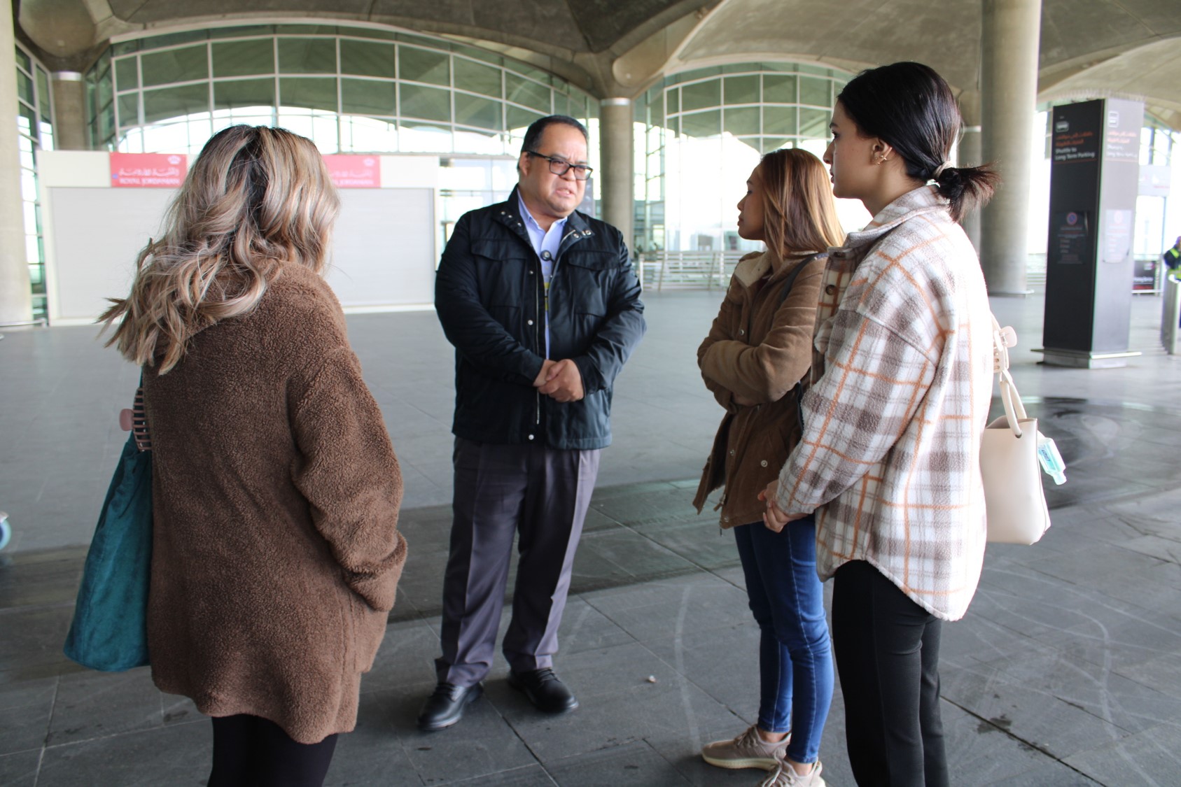23.11.24 3 Amman.PE.PH Embassy in Jordan Sends Off Second Batch of 5 Filipinos from the West Bank to the Philippines