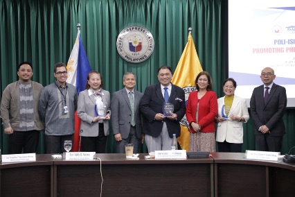 4 DFA Officials Receive Plaques